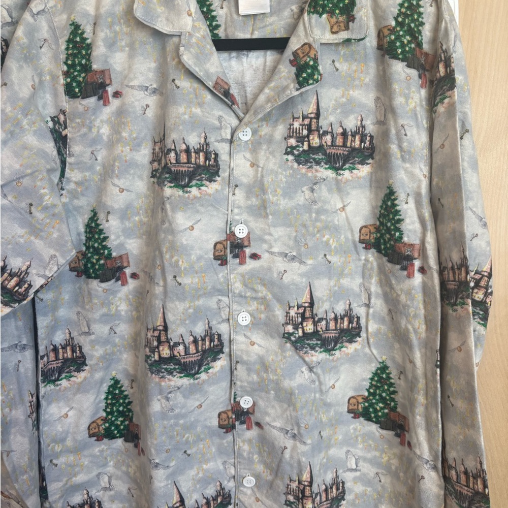 Pottery Barn Teen Harry Potter™ Hogwarts™ Christmas Organic Flannel Pajama Set - Picture 4 of 6